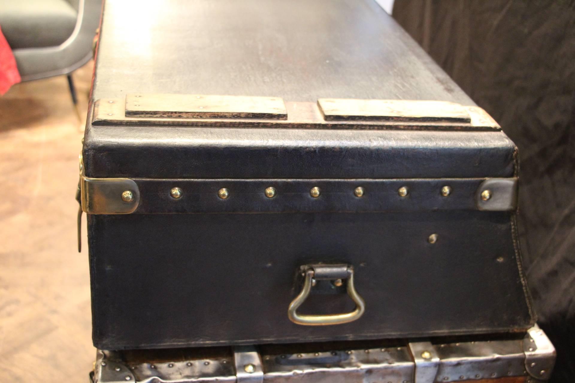 Very nice black Vuittonite car trunk with wood slats on the top and beautiful solid brass locks and side ha.
All brass fittings, lock, corners, latches and studs. The interior is in good original condition.