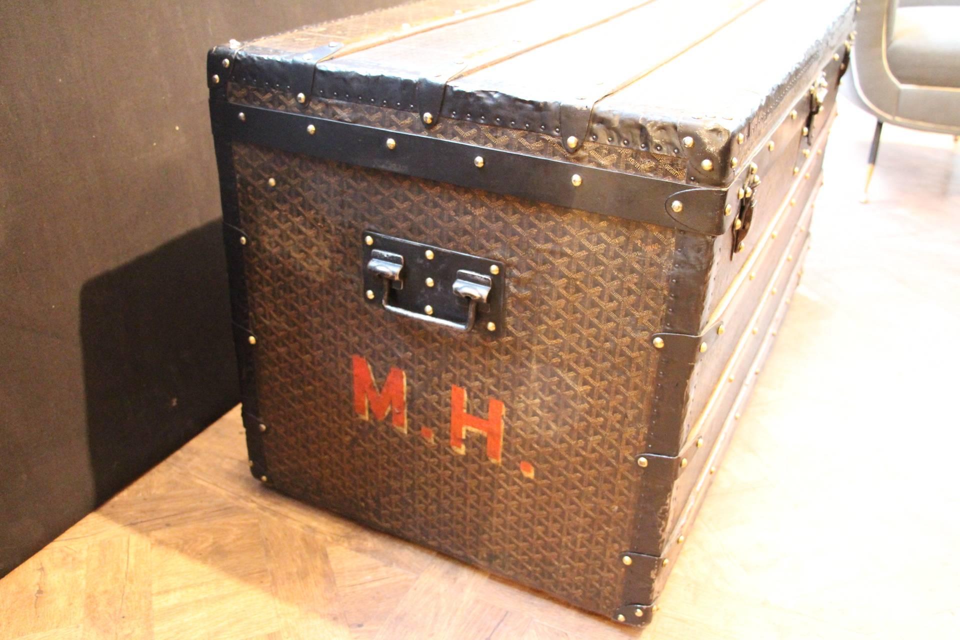 This large Goyard steamer trunk features the famous and sought after chevrons canvas, steel trim, steel locks and side handles.
Its interior is all original too lined in beige canvas, with its Goyard tag.
     