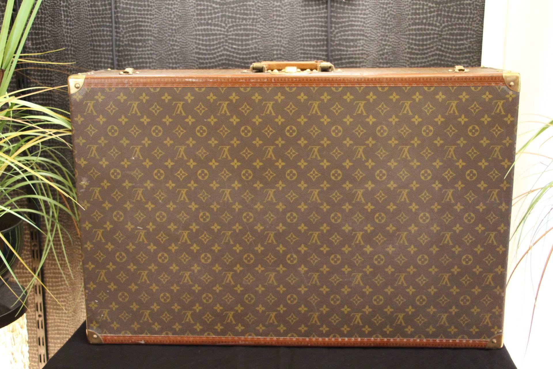 1970s Louis Vuitton Hard Suitcase with Square Handle In Excellent Condition In Saint-Ouen, FR