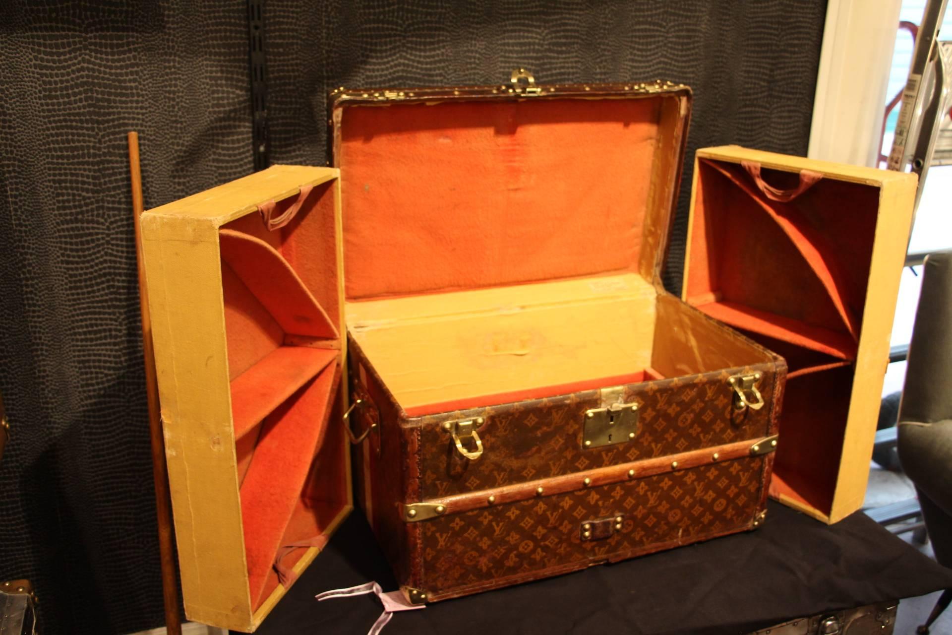 This very pretty Louis Vuitton shoe trunk features stenciled canvas monogramm, brass locks, corners and side handles. It also has got leather and lozine trim. It has got a beautiful and warm patina.
Its interior is all original and complete with
