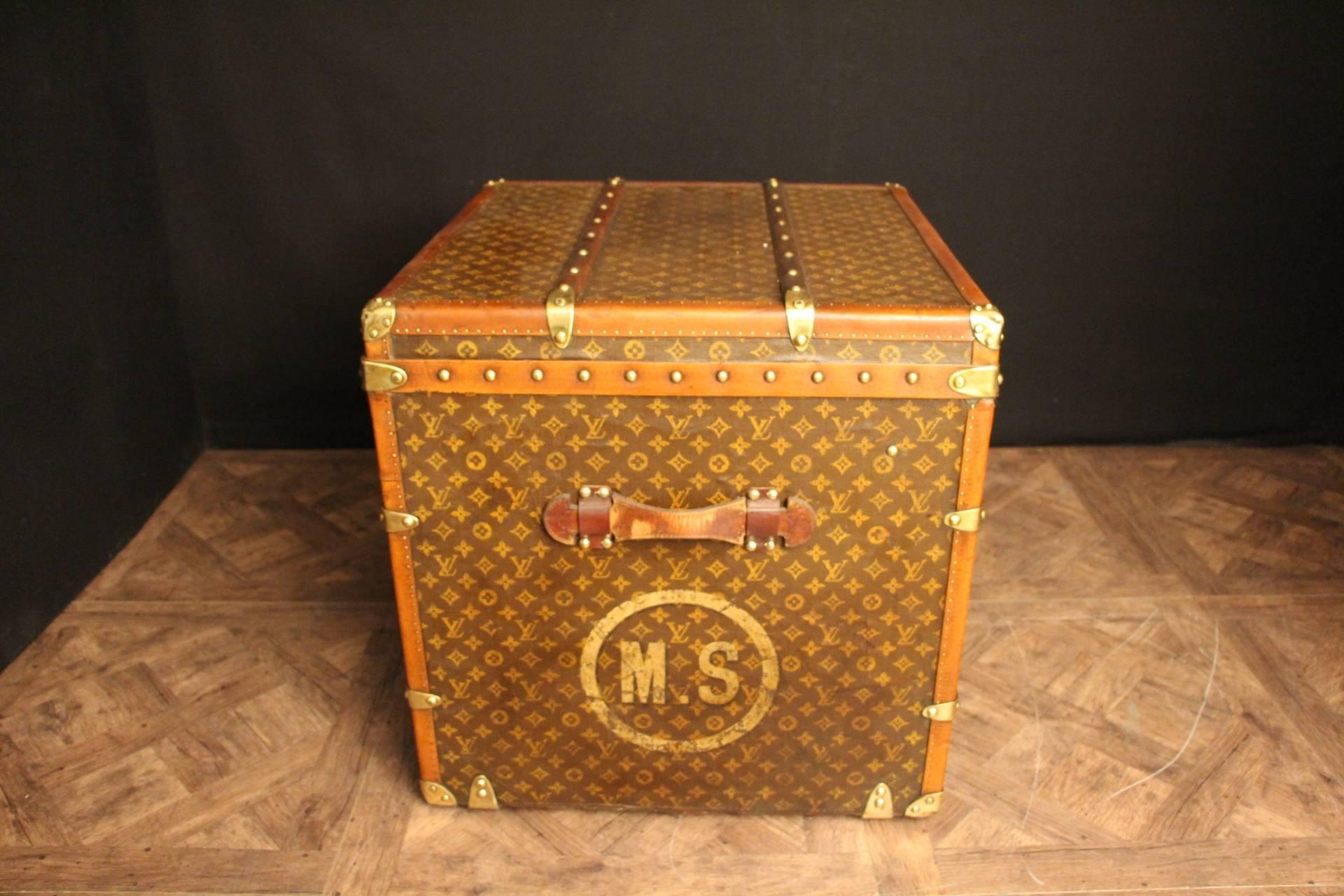 This unusual cube trunk is very elegant and in very good condition. It has got the stenciled LV monogram pattern canvas, lozine trim, brass fittings, LV stamped studs and leather handles.
It has got a magnificent warm patina. Its interior is