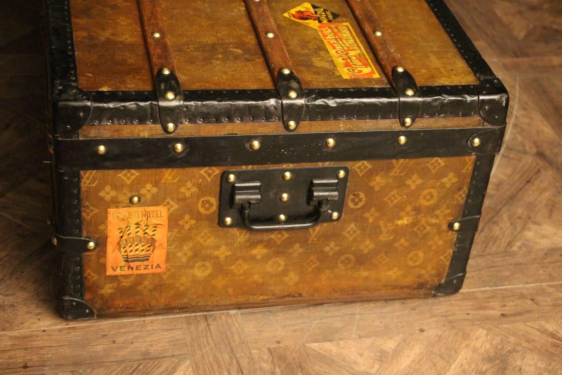 1890s Louis Vuitton Tisse Monogram Steamer Trunk, Malle Louis Vuitton In Excellent Condition In Saint-Ouen, FR