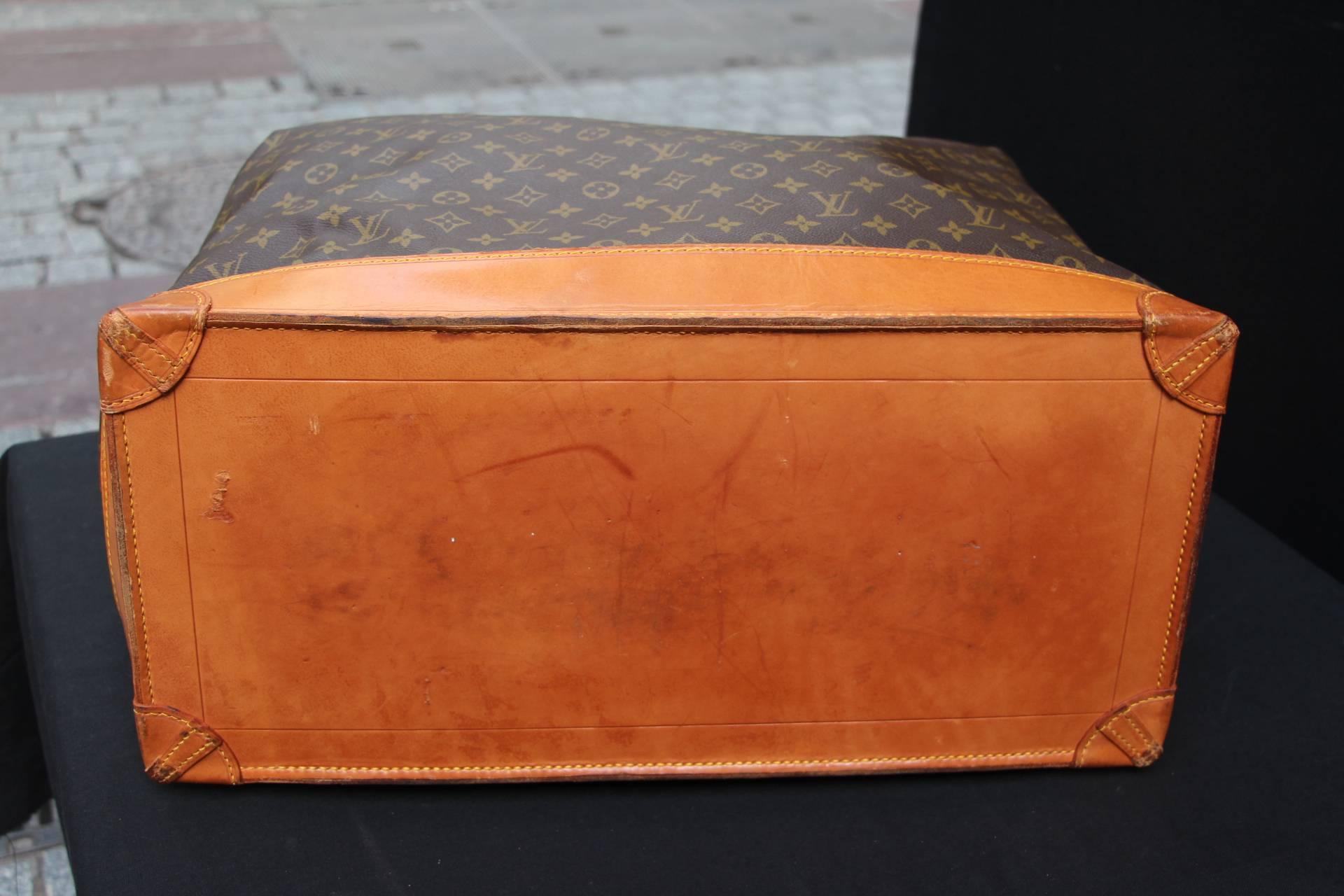 This Louis Vuitton steamer bag features the 