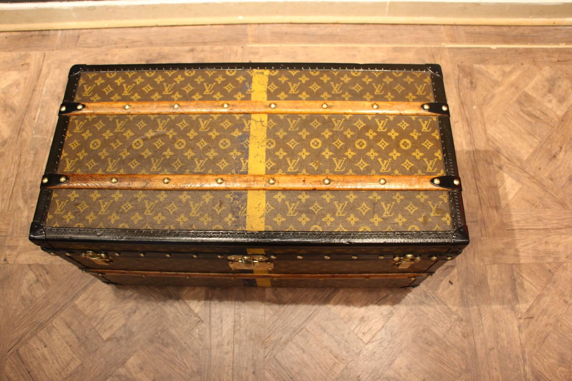 1920s Louis Vuitton Shoe Trunk, Malle Louis Vuitton a Chaussures In Excellent Condition In Saint-Ouen, FR