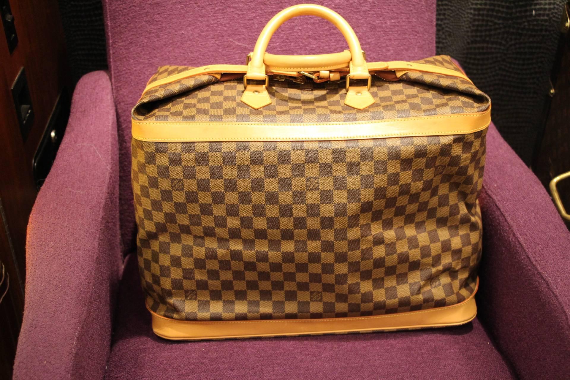 This beautiful Louis Vuitton damier travel bag is a special edition as it has been produced in 1996 to celebrate the 100th birthday of the Louis Vuitton's monogramm pattern.
This is a highly collectible Louis Vuitton Damier travel bag edition