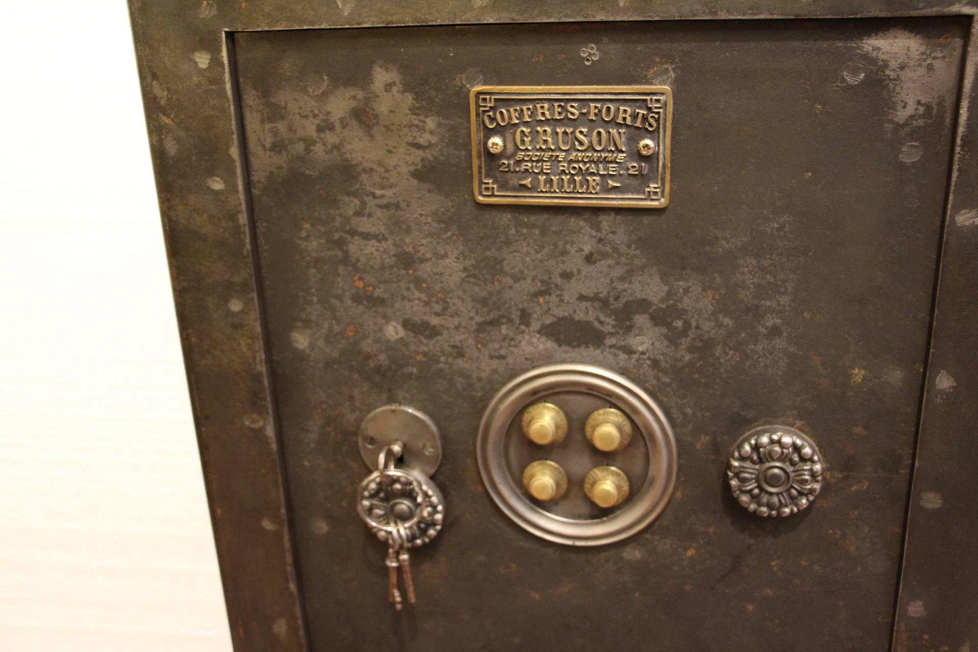 Industrial 19th Century, Black Steel and Iron Safe with All Keys and Working Combination