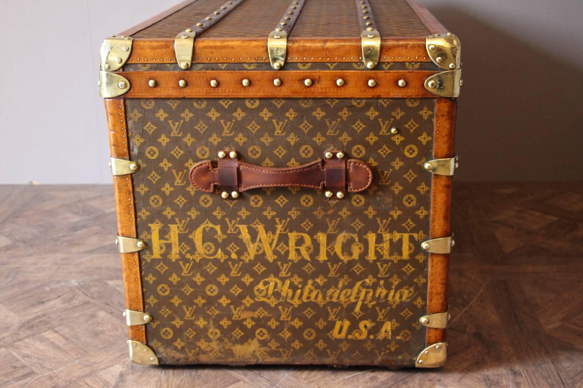This superb Louis Vuitton steamer trunk features monogramm canvas, lozine trim, LV stamped locks and studs as well as leather side handles and brass corners. It has got a beautiful original patina and is very elegant.
Its interior is all original