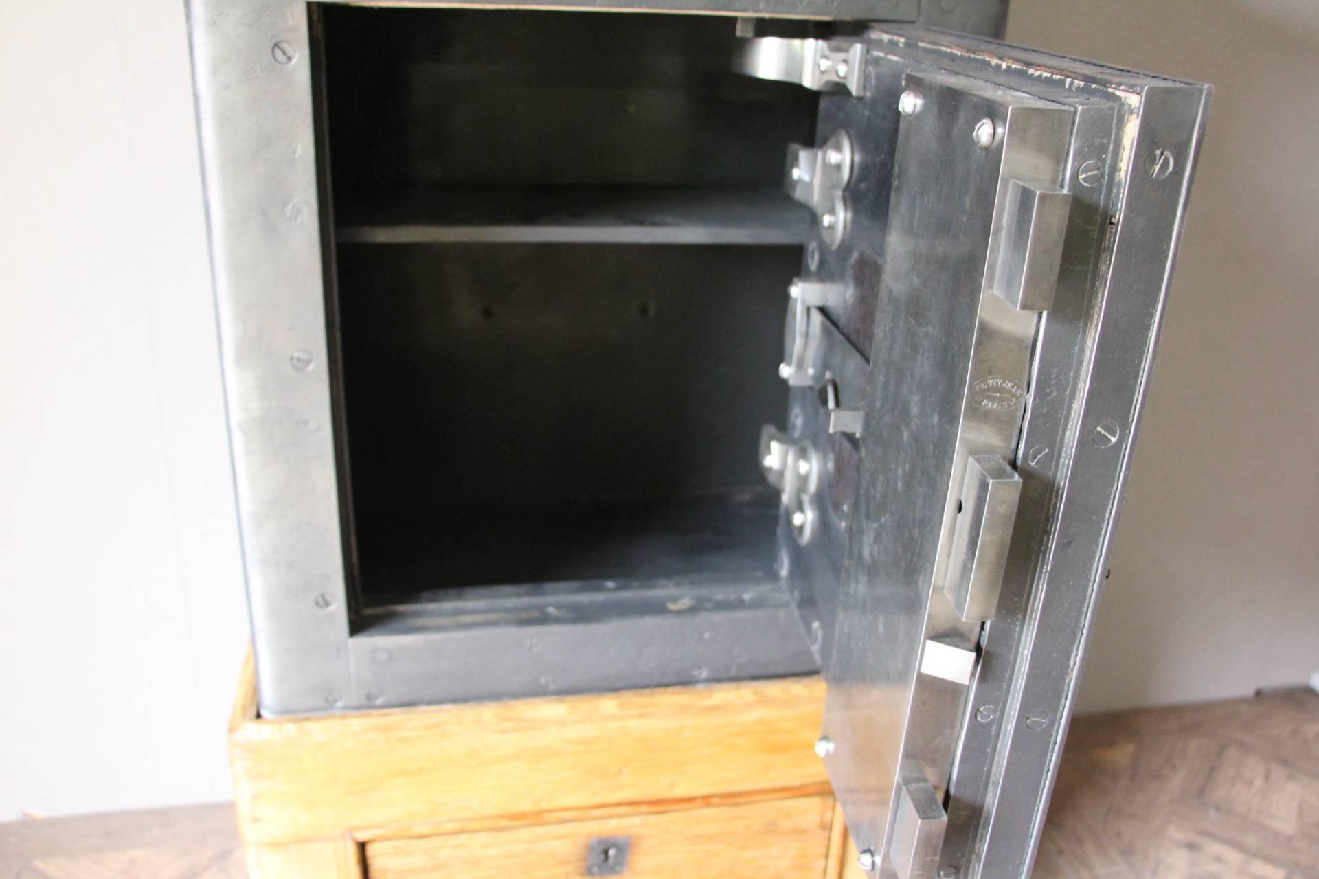 Black Steel, Iron and Wood Safe with All Keys and Working Combination by Petitje In Excellent Condition In Saint-Ouen, FR