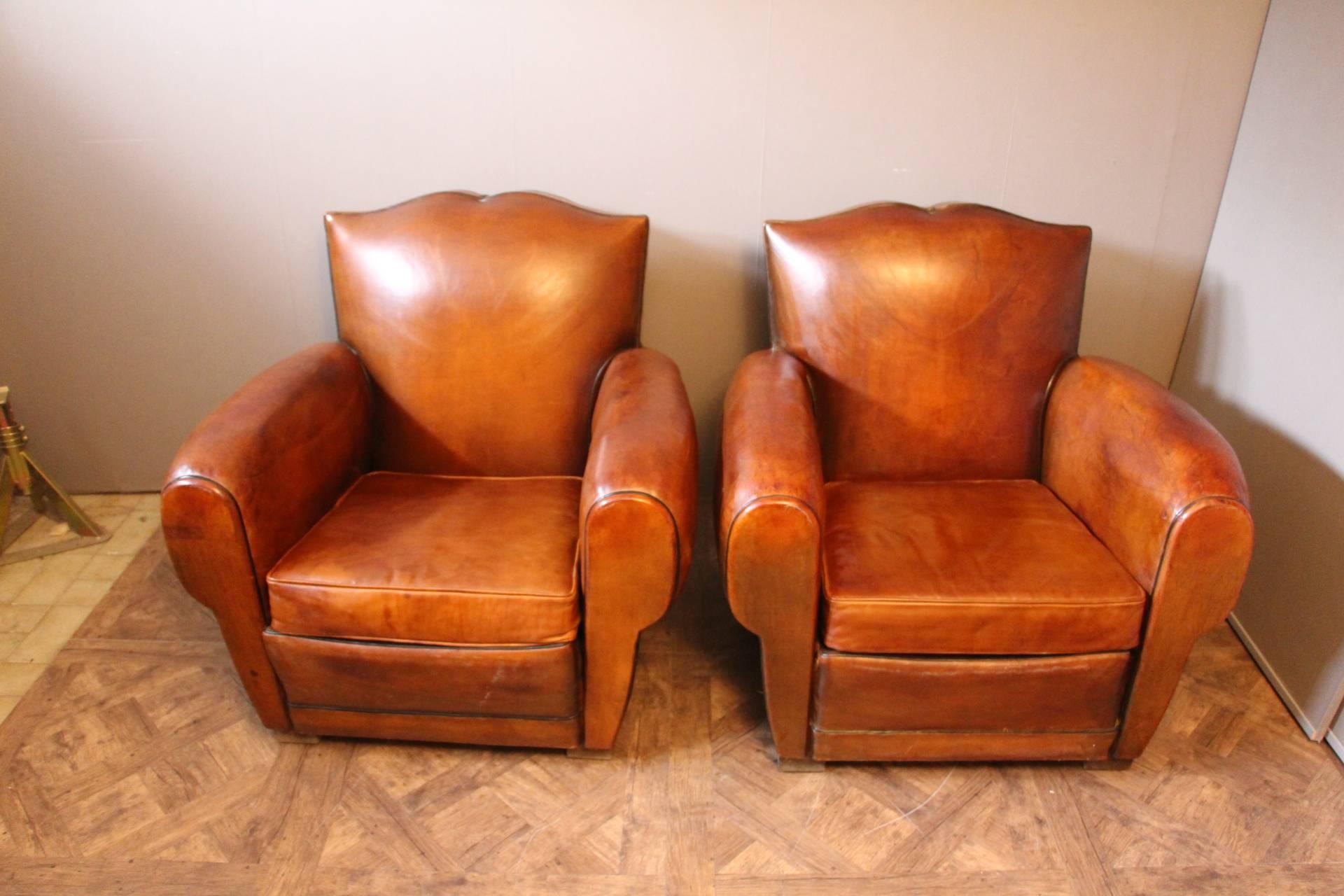 Pair of 1930s French Leather Club Chairs, Mustache Back In Good Condition In Saint-Ouen, FR