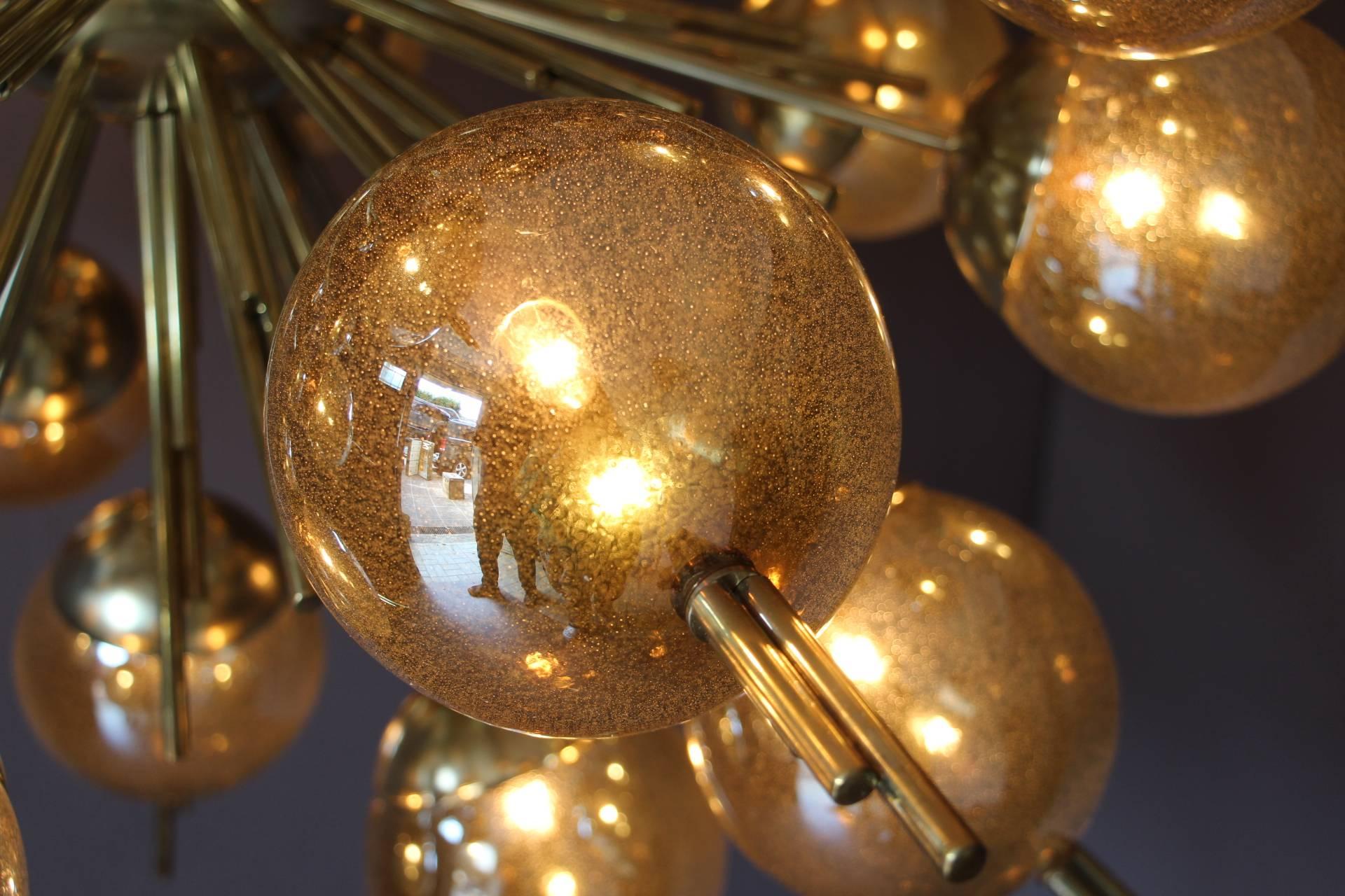 Brass, Golden and Mercury Murano Glass Globes Sputnik Chandelier In Excellent Condition In Saint-Ouen, FR
