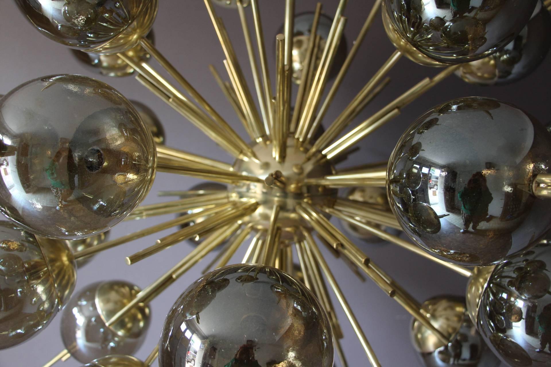 Late 20th Century Brass, Golden and Mercury Murano Glass Globes Sputnik Chandelier