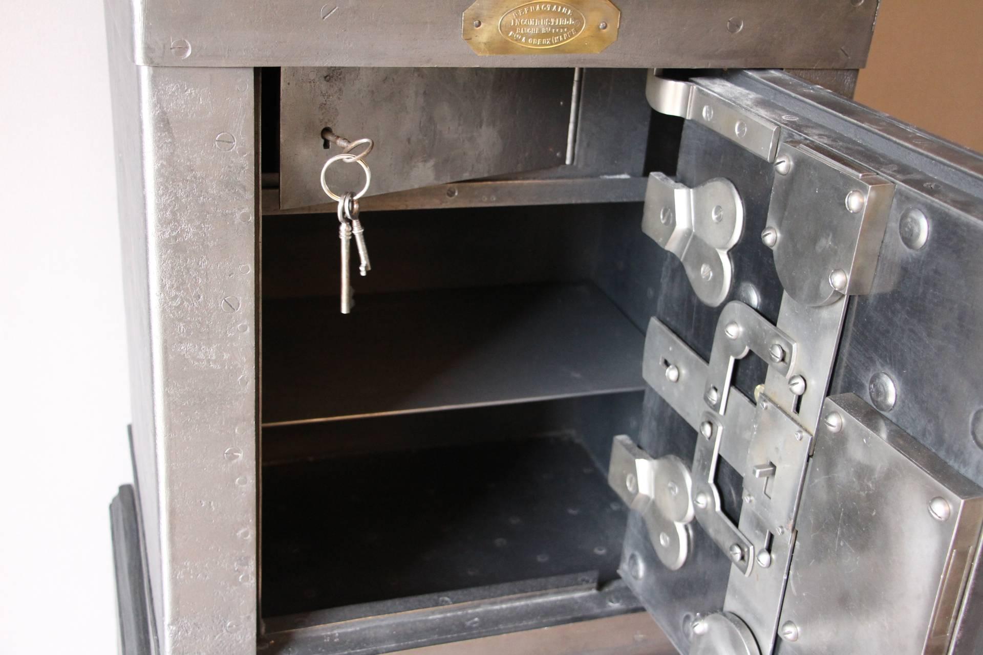 Black Steel, Iron and Wood Safe with All Keys and Working Combination by Bauche In Excellent Condition In Saint-Ouen, FR