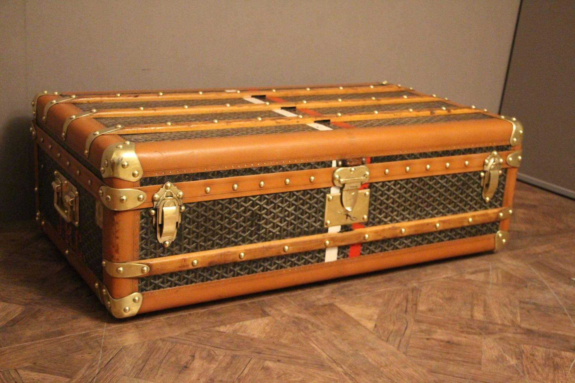 This Goyard steamer trunk features the very sought after chevrons canvas as well as all solid brass fittings: Goyard marked side handles and locks . Brass studs. Many wood slats. Beautiful patina.
On each side, there is the Goyard plaque.
Its