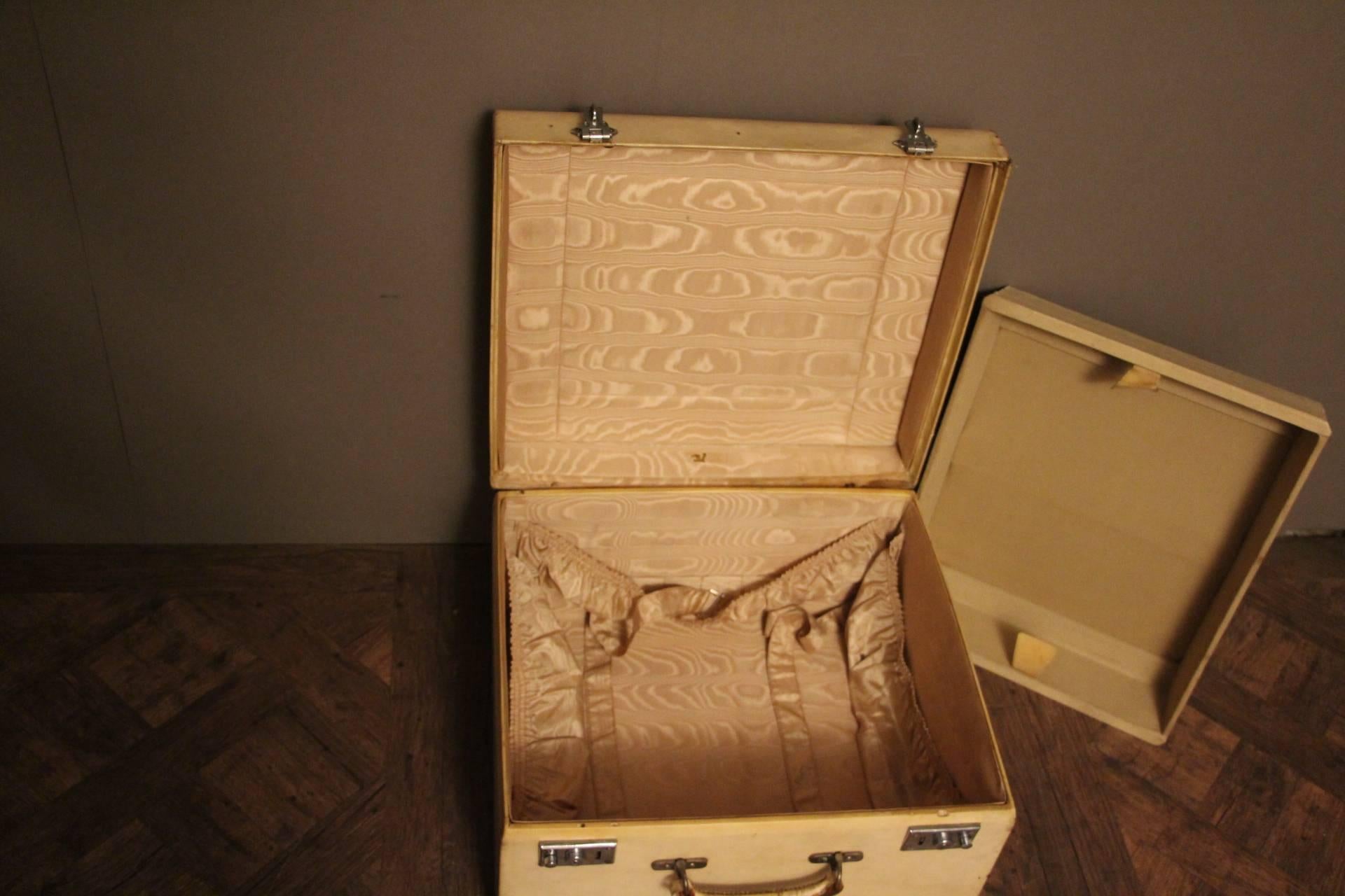 1920s Small Beige Vellum Steamer Trunk For Sale 2