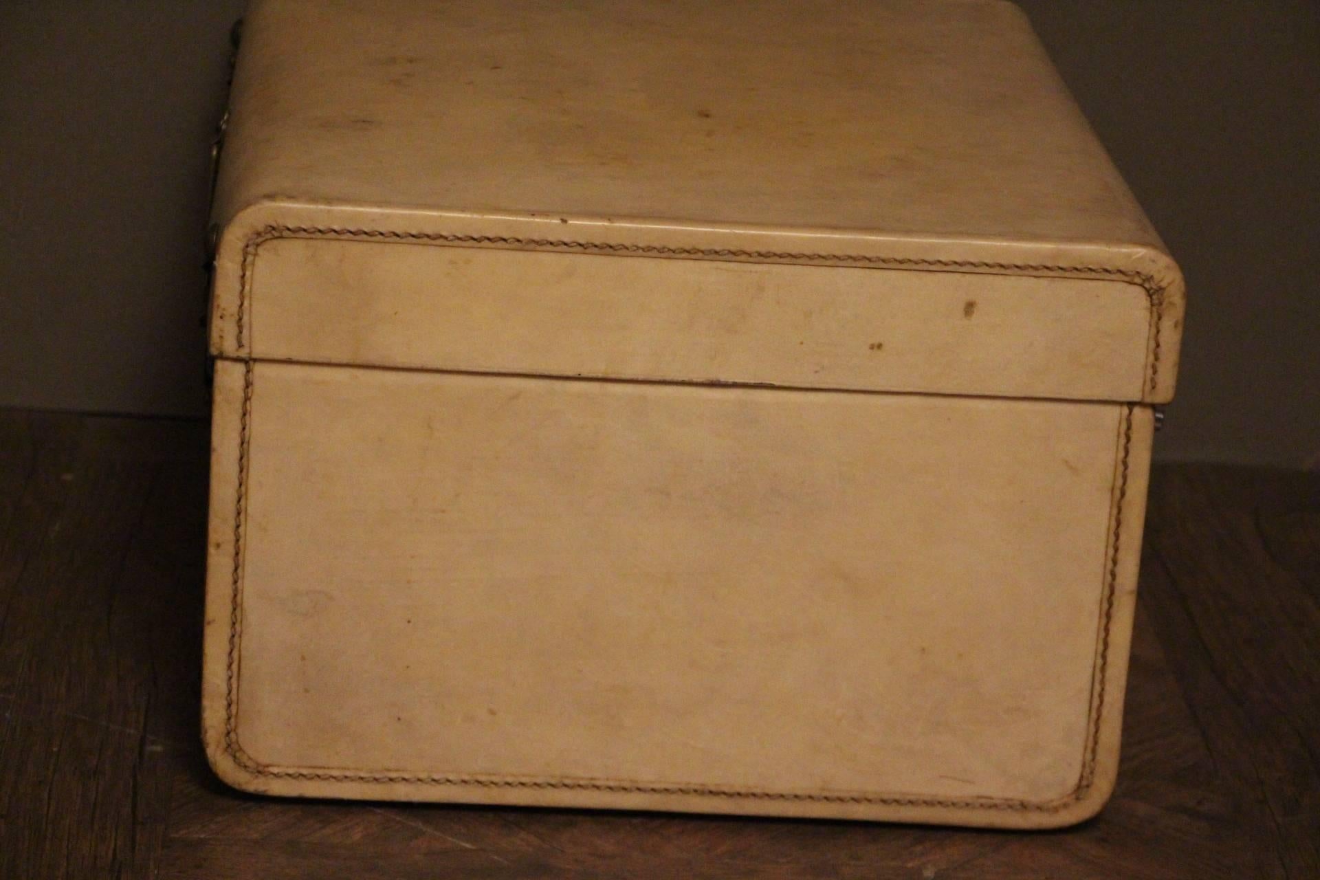 Early 20th Century 1920s Small Beige Vellum Steamer Trunk For Sale