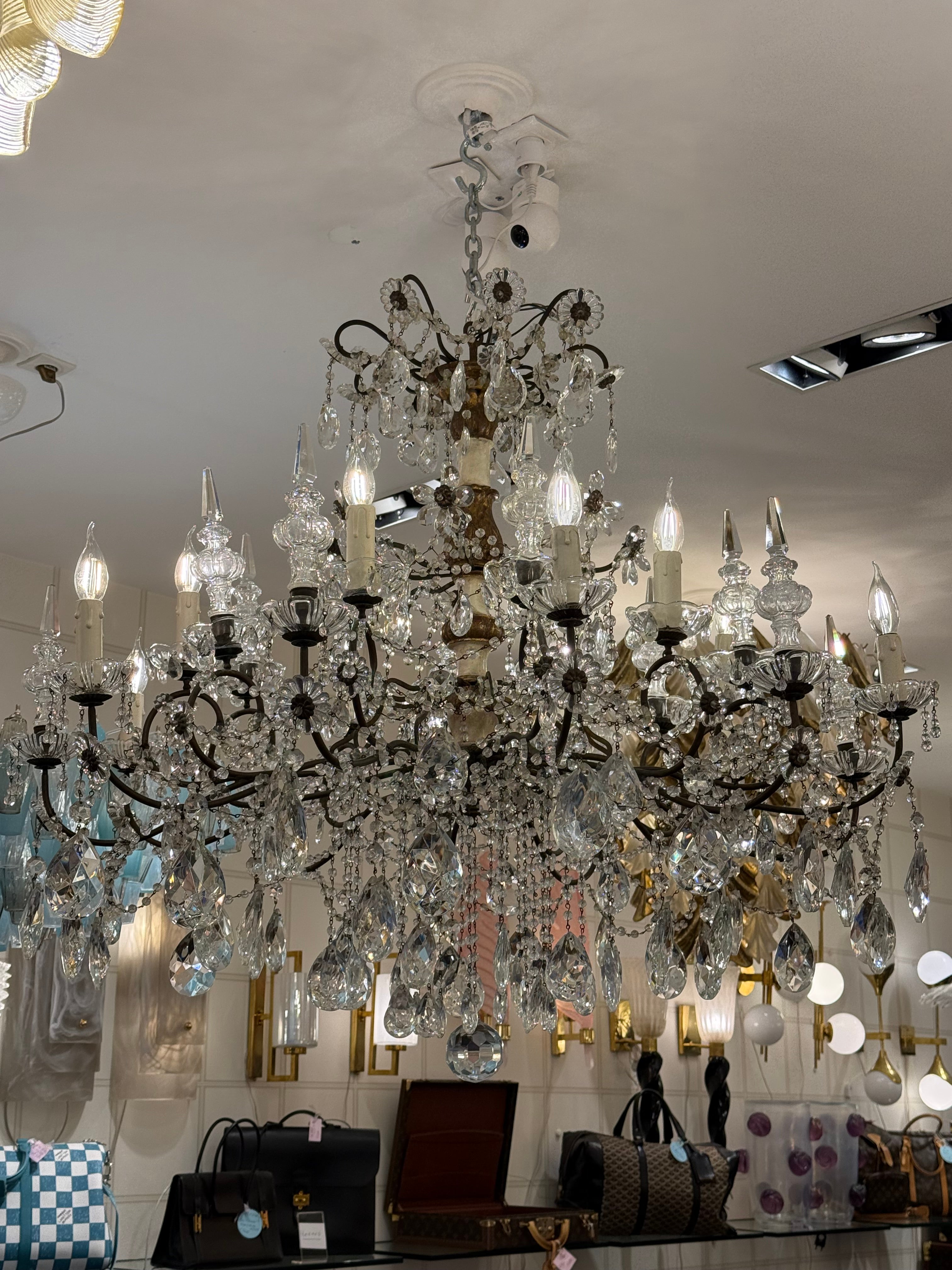 19th Century Italian Neoclassical Giltwood and Crystal Chandelier