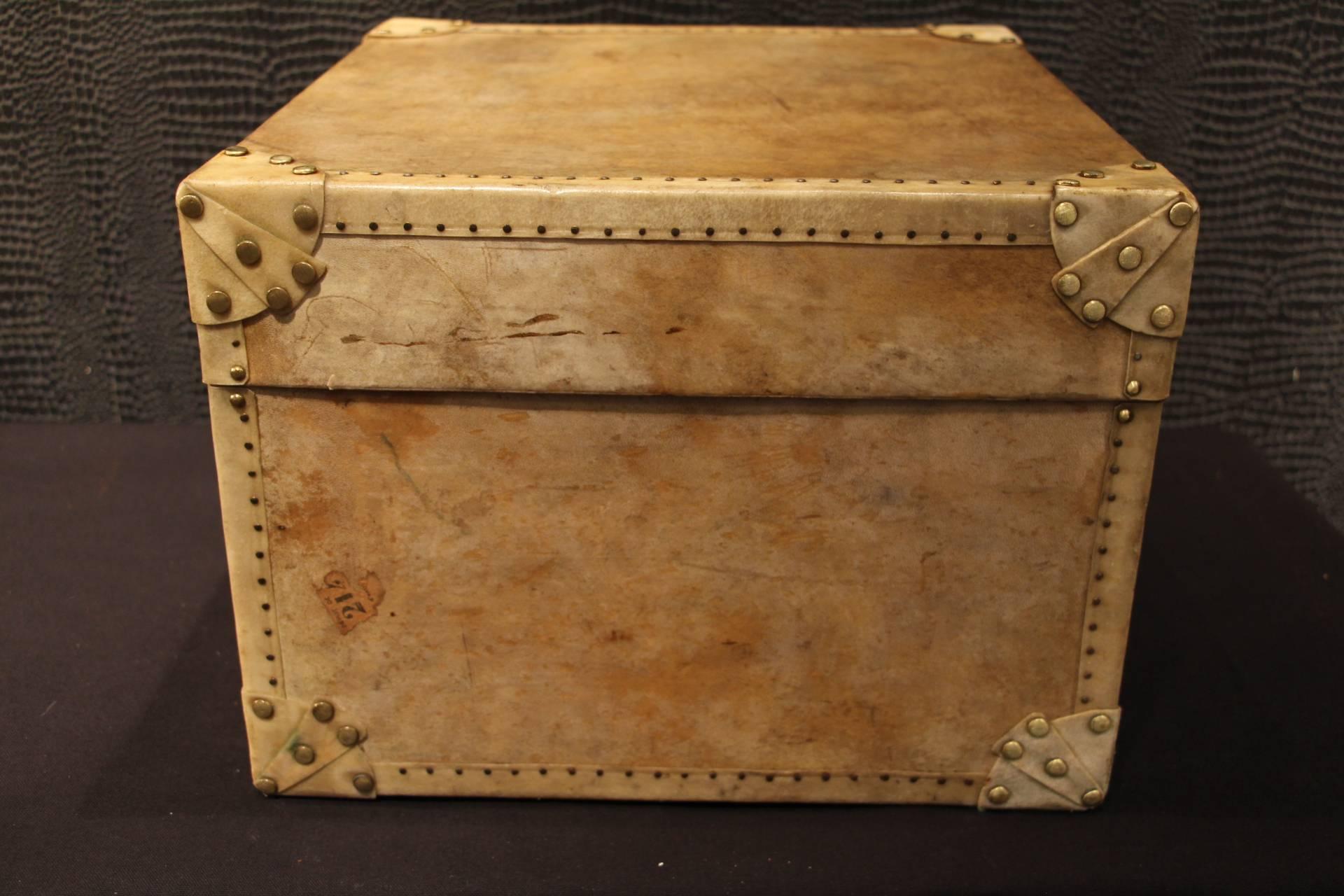 1920s Vellum Rectangular Hat Trunk with Handle on the Front 2