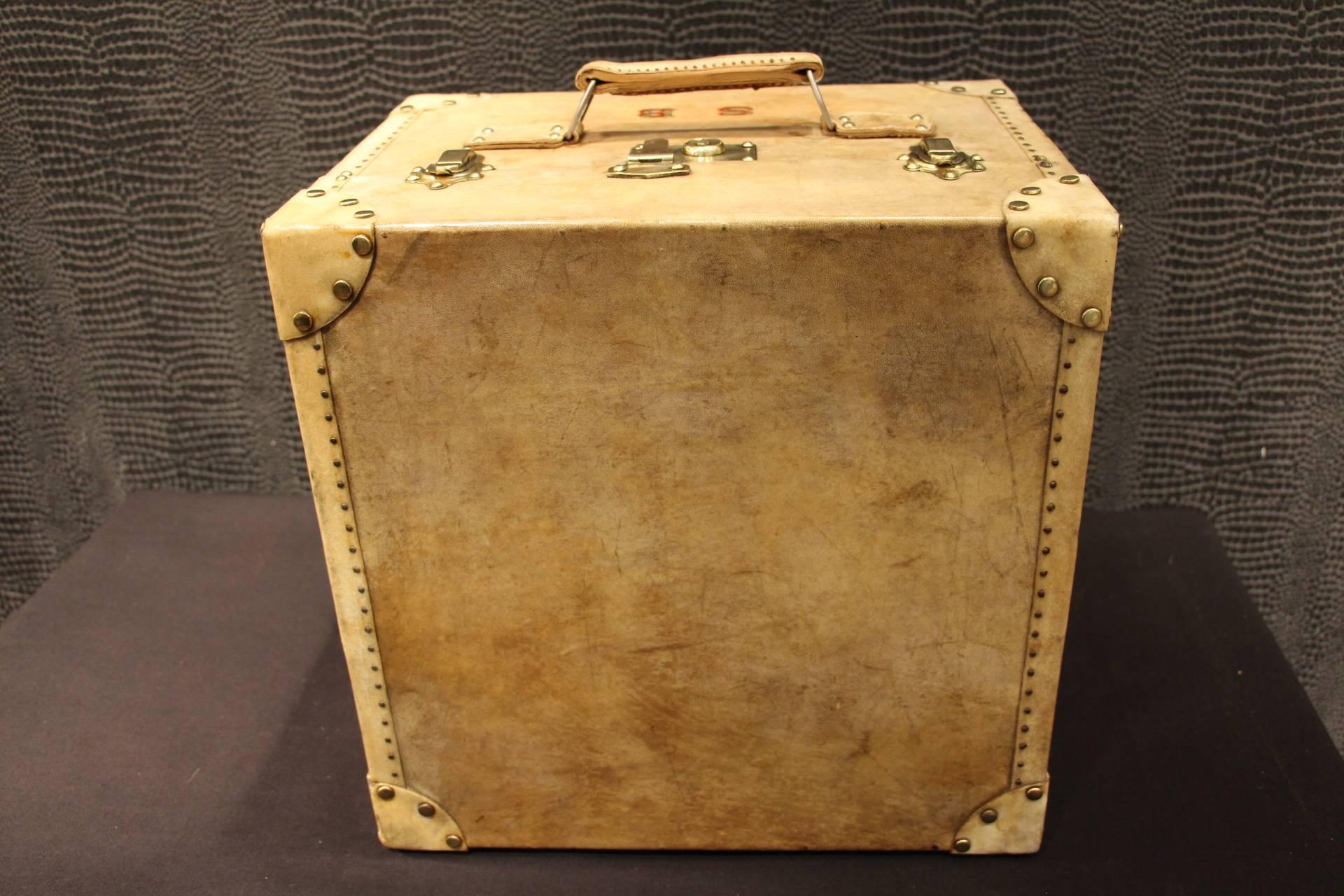 1920s Vellum Rectangular Hat Trunk with Handle on the Front 4