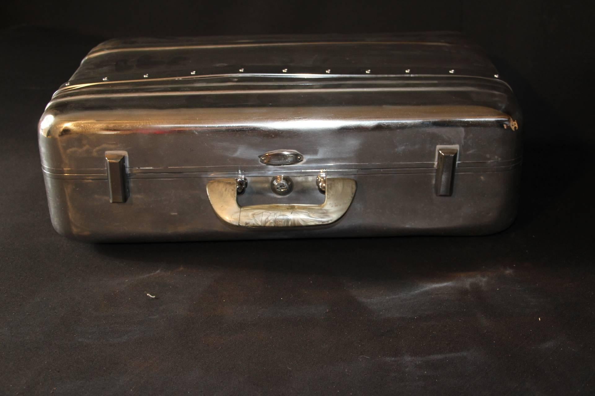 1940s Polished Aluminum Suitcase by Halliburton In Excellent Condition In Saint-Ouen, FR