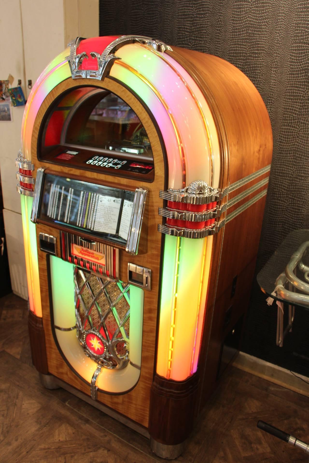 Wood  Antique Apparatus CD Jukebox