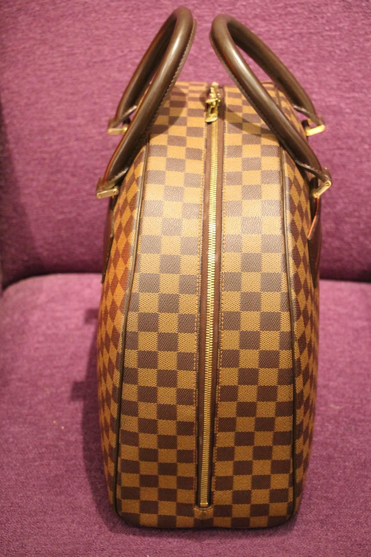 Oversized Collector's Louis Vuitton Travel Bag, Damier Pattern In Excellent Condition In Saint-Ouen, FR
