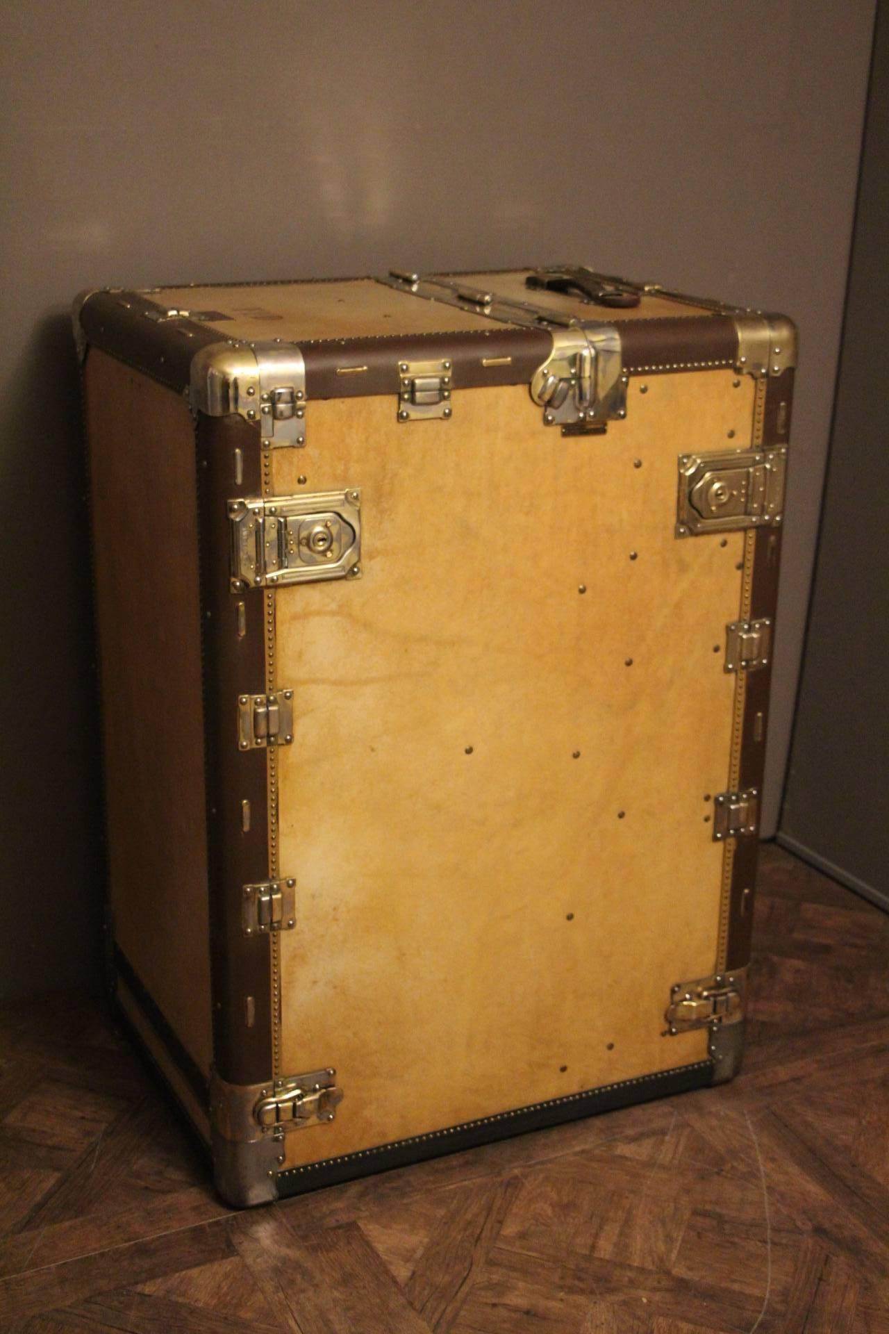 This spectacular beige leather wardrobe trunk features two doors, one hiding a folding hanging section and the other one hiding a series of drawers.
This very rare Hartmann turntable is in beautiful condition. Brown trim, silver and golden corners,