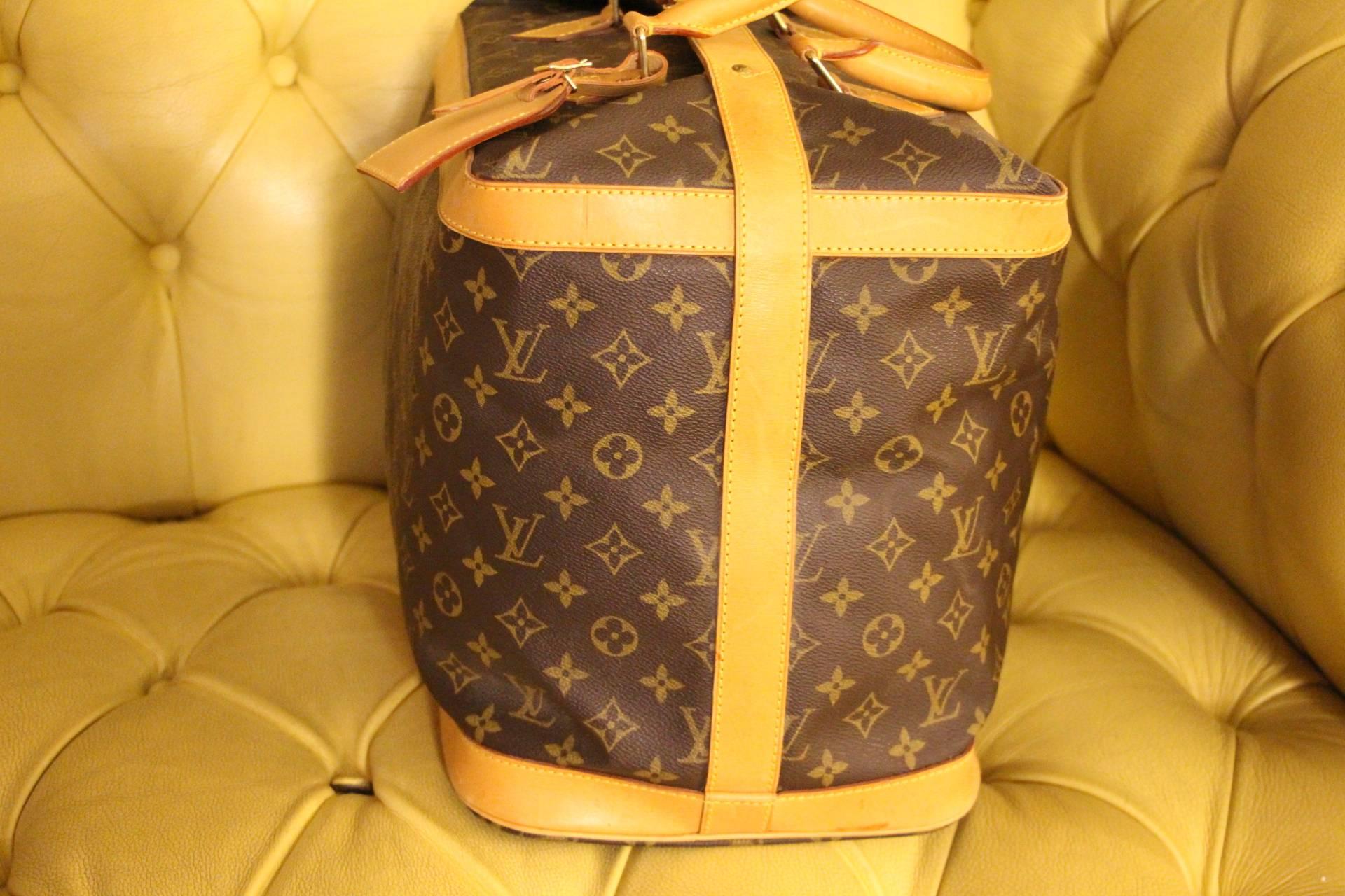 Louis Vuitton Cabin Size Travel Bag 40 In Excellent Condition In Saint-Ouen, FR