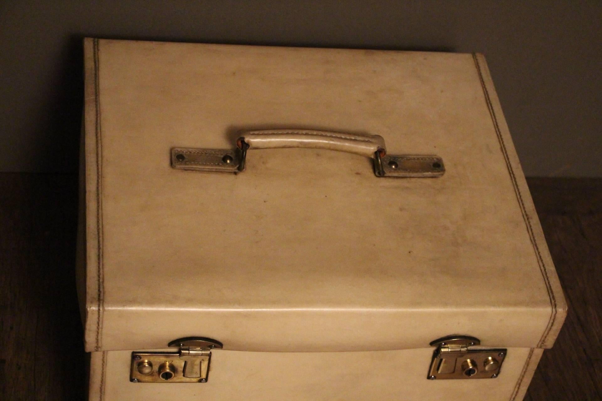1920s Small Beige Vellum Steamer Trunk In Good Condition For Sale In Saint-Ouen, FR