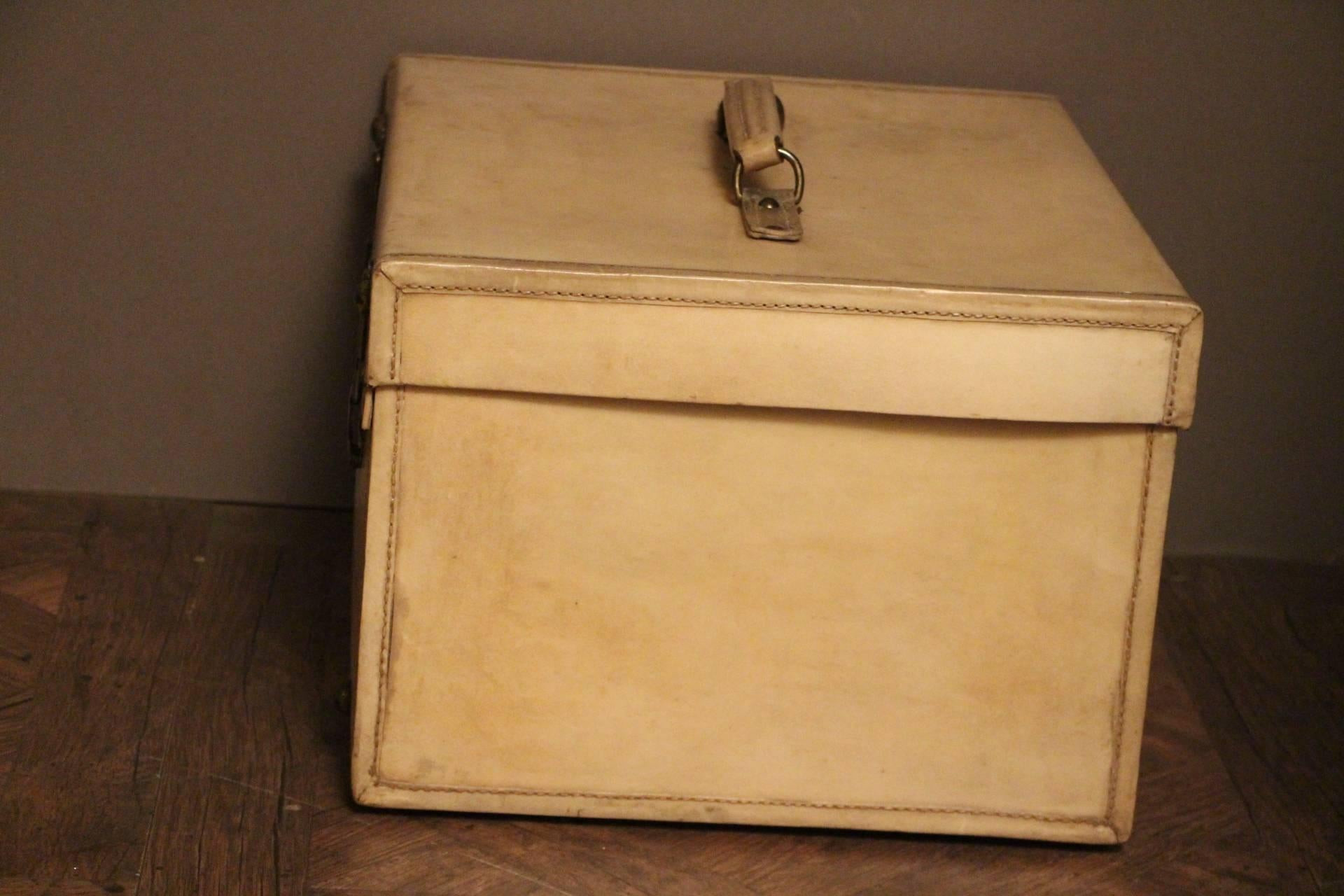 English 1920s Small Beige Vellum Steamer Trunk For Sale