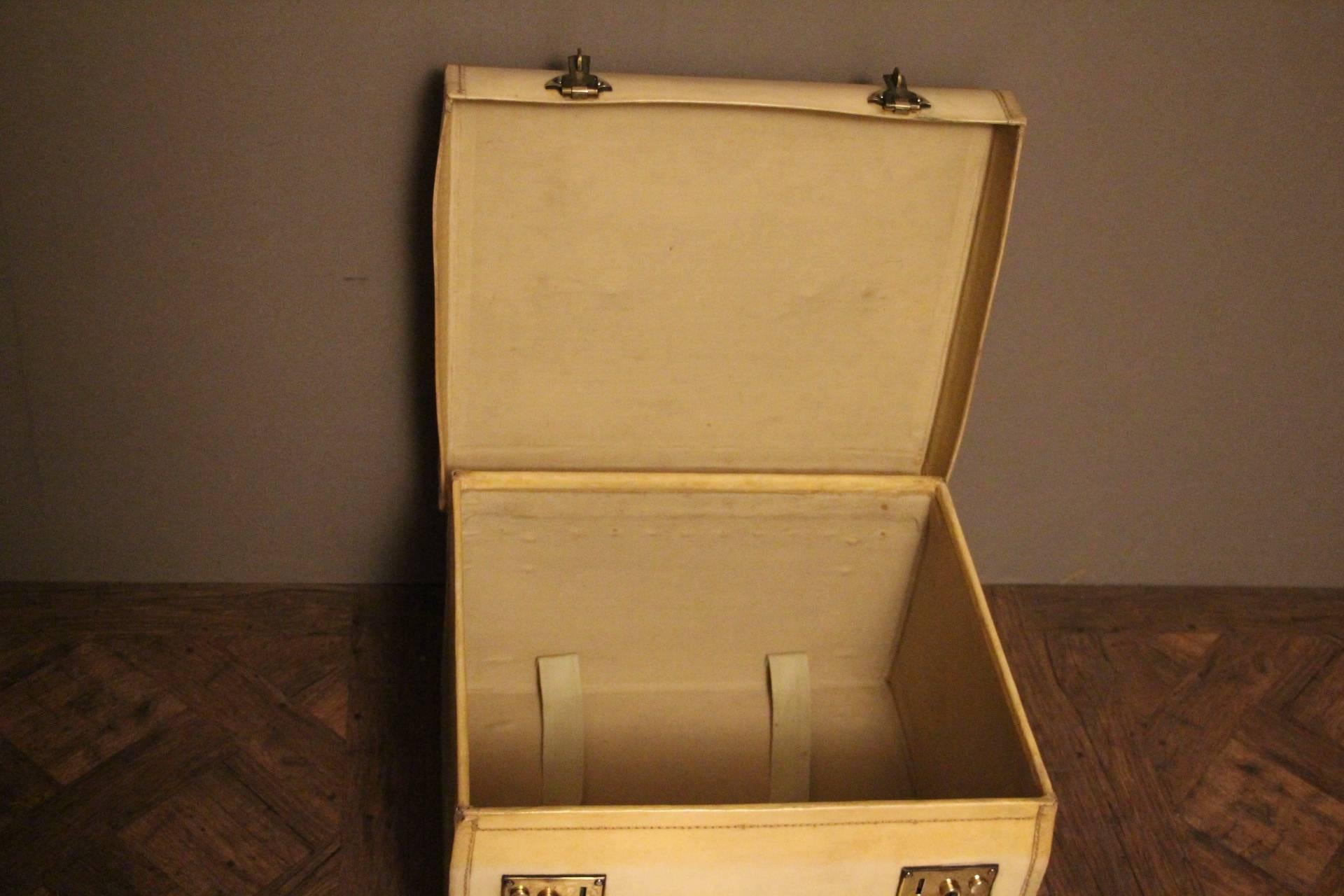 Early 20th Century 1920s Small Beige Vellum Steamer Trunk For Sale