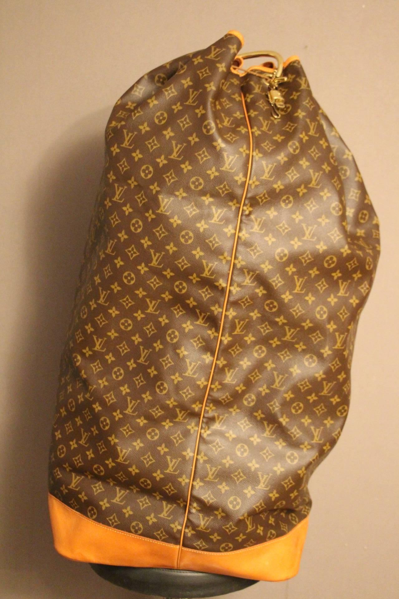 This impressive Louis Vuitton bag features monogram canvas in very good condition, its leather part has very few stains and scratches. Its interior is in very good condition too.
It comes with a replaced leather string, a solid LV brass handle with