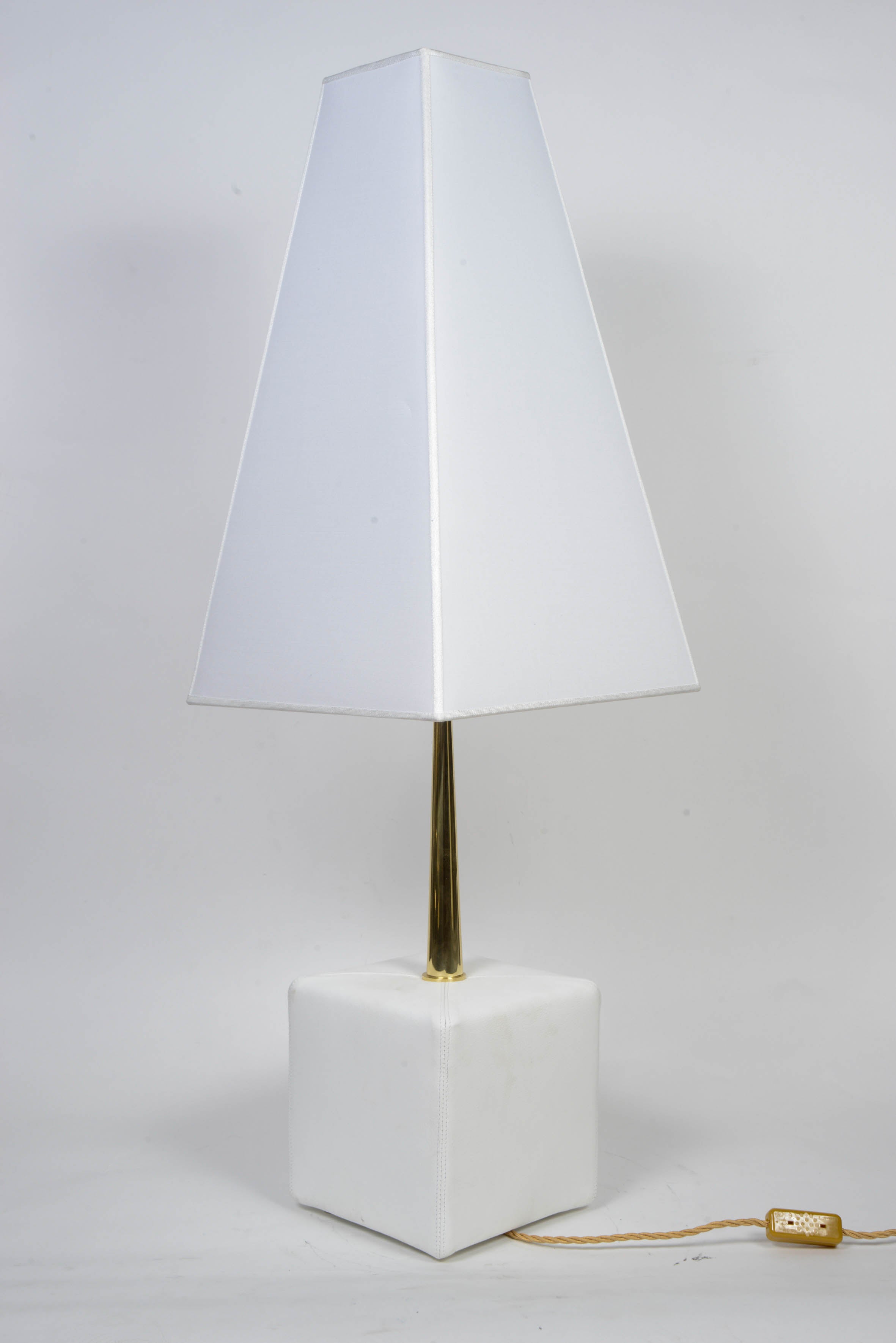 Nice Leather and Brass Angelo Brotto Pair of Lamps by Esperia In Excellent Condition For Sale In Saint-Ouen, IDF