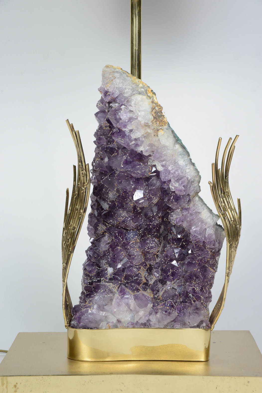 Very nice tall lamp made of a brass foot on which is sit a big amethyst geode set in brass with decors.
