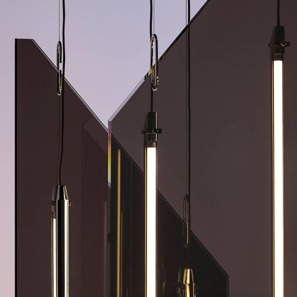 Representing a creative evolution from previous collections, Brittain’s strikingly architectural Flag Series poses an interplay between LED beam lights and large, flag-shaped sheets of glass. Eminently adaptable, the Hanging Flags series can be