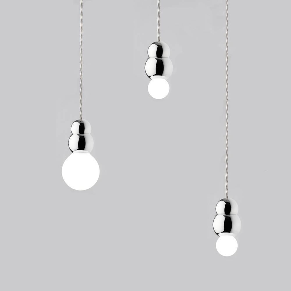 The ball light pendant flex, part of the ball light series, is meant to be eye-catching in any setting.

Measures: Diameter 3.75" x H 6.8" (Canopy: Diameter 2.4" x H 2")

120V: E26, G9 33W Raxon halogen retrofit. Dia 1.75"