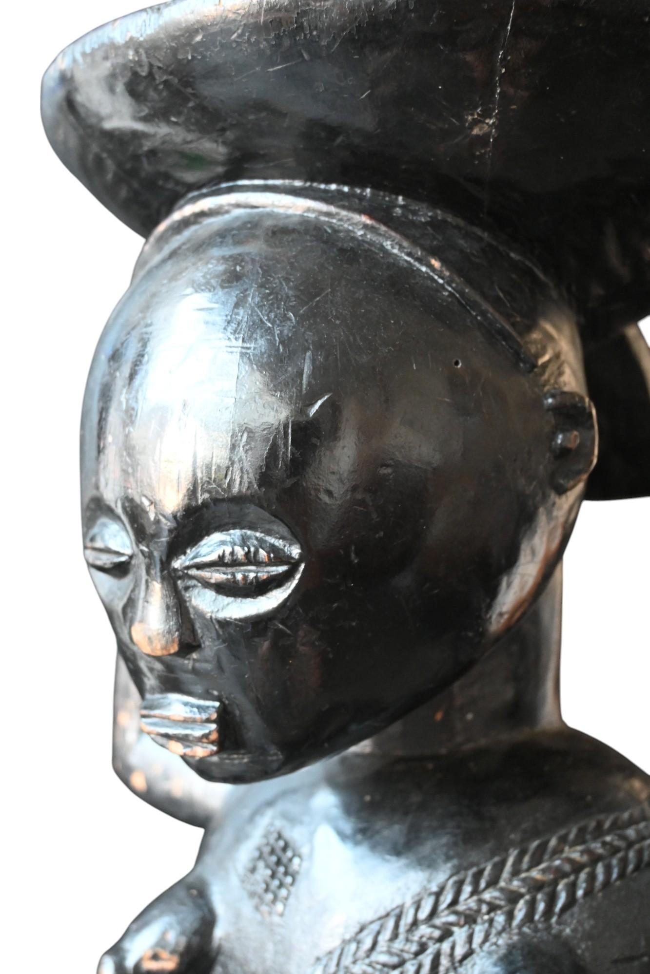 Tribal Tabouret cariatide Luba - Région d'Upemba, D.R. Congo, fin du 19e siècle en vente