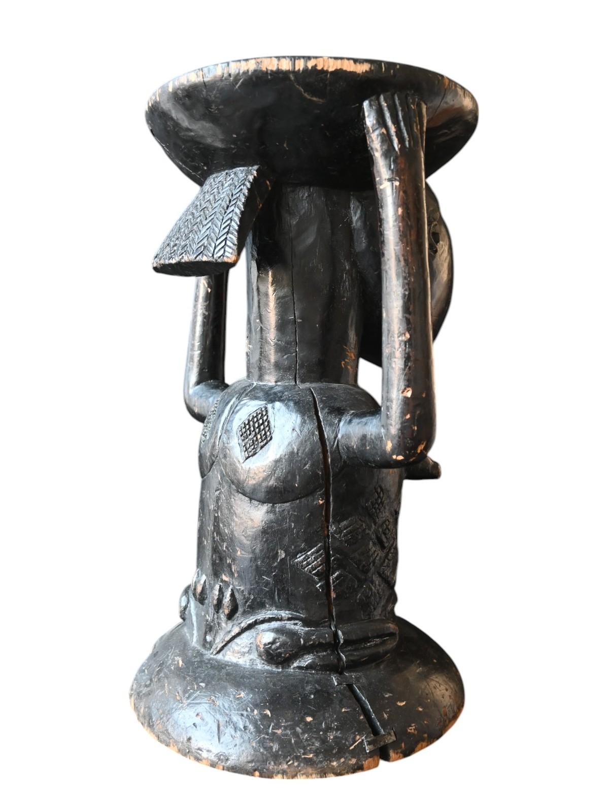 Tabouret cariatide Luba - Région d'Upemba, D.R. Congo, fin du 19e siècle en vente 1