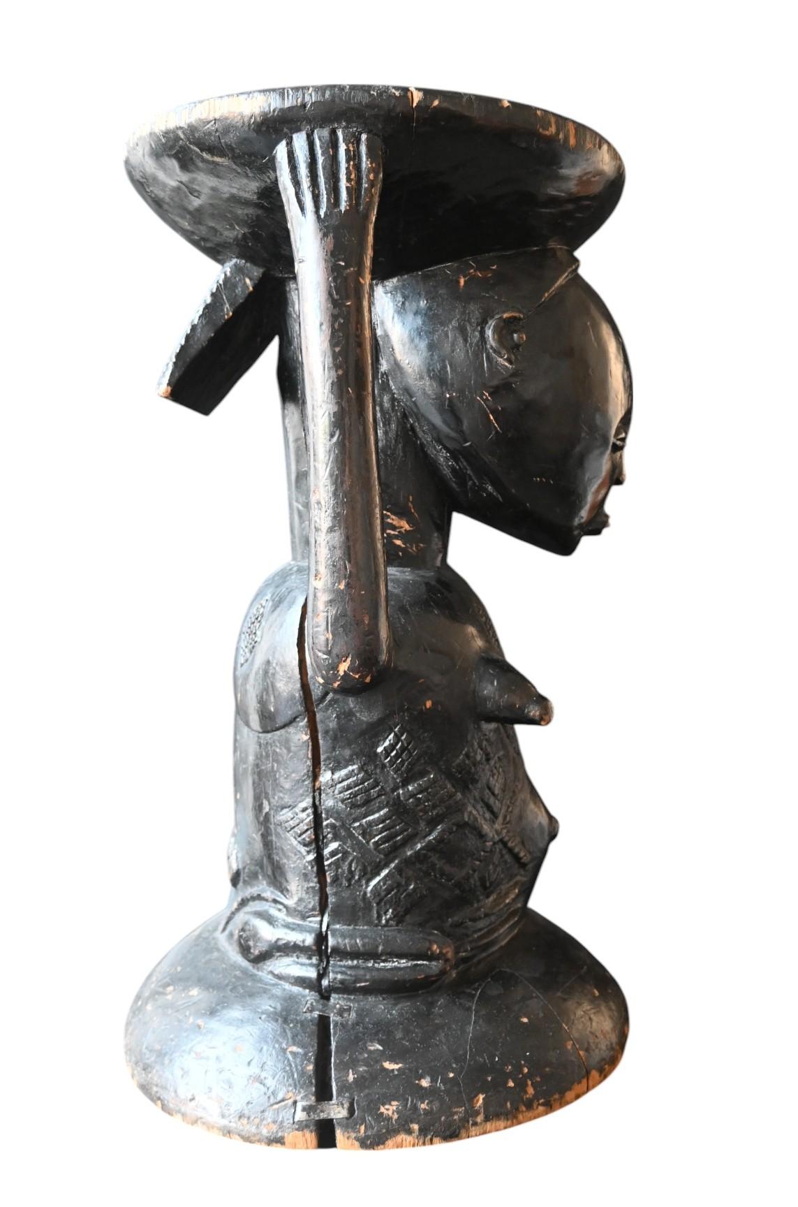 Tabouret cariatide Luba - Région d'Upemba, D.R. Congo, fin du 19e siècle en vente 2