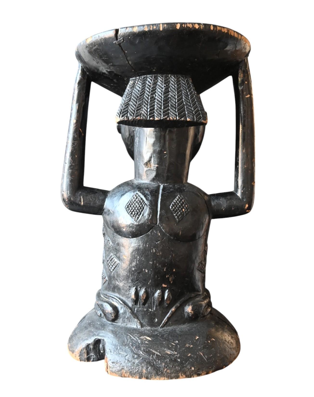 Bois Tabouret cariatide Luba - Région d'Upemba, D.R. Congo, fin du 19e siècle en vente