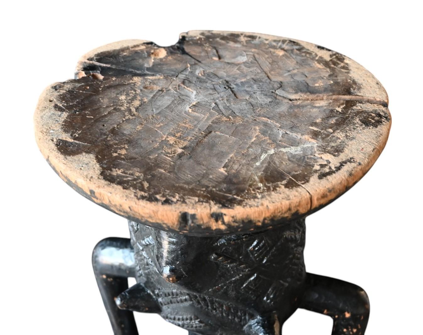 Tabouret cariatide Luba - Région d'Upemba, D.R. Congo, fin du 19e siècle en vente 4