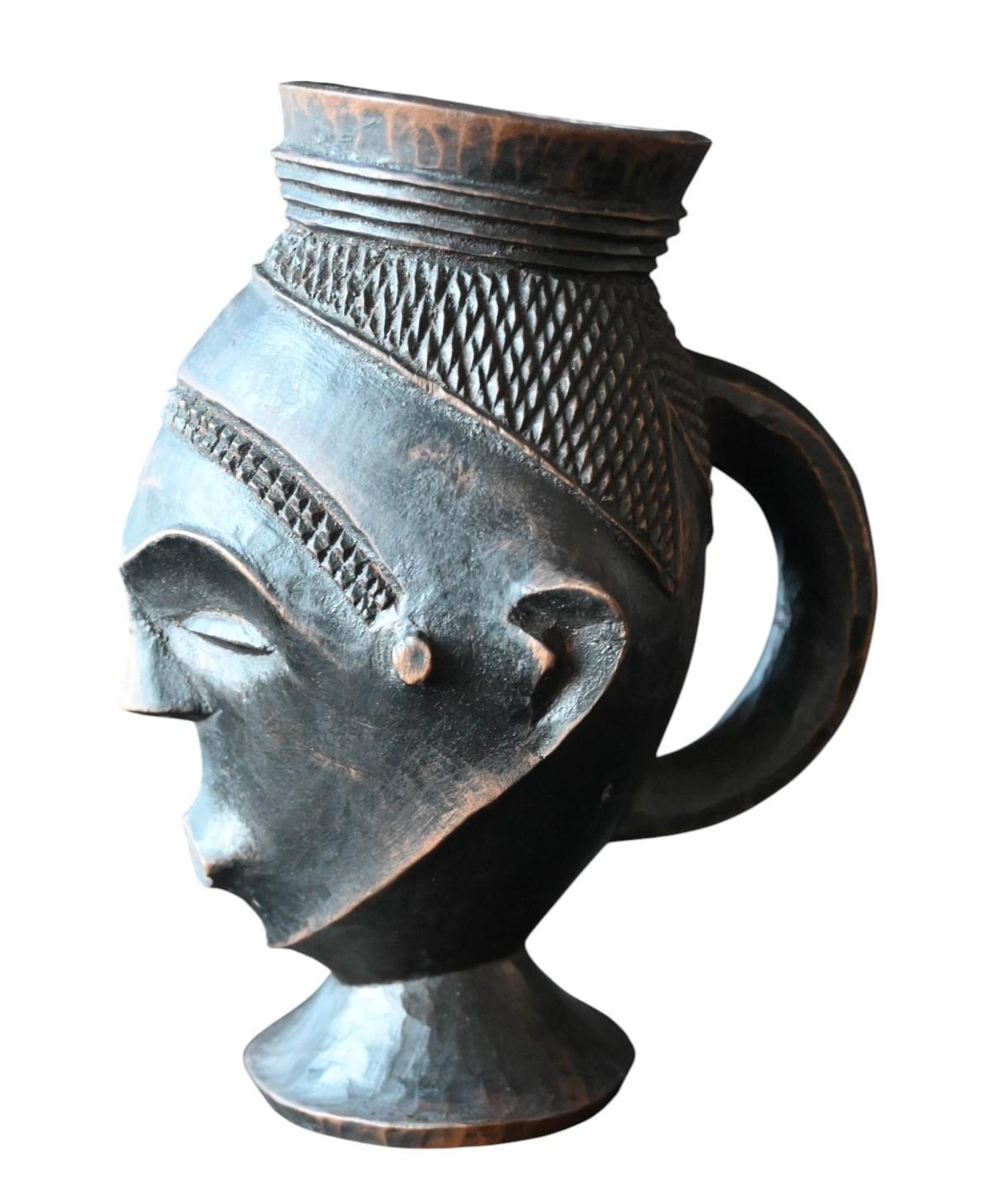 Anthropomorphe Lele- oder Kuba-Tasse aus geschnitztem Holz, Mitte des 20. (Handgeschnitzt) im Angebot