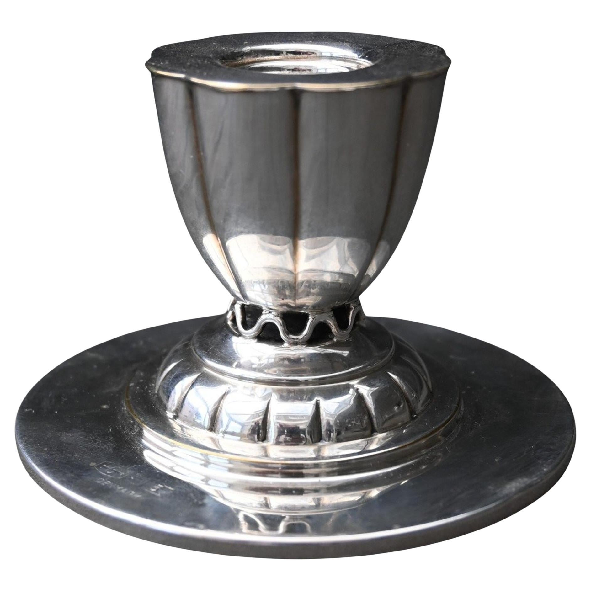 Candeliere in argento massiccio Georg Jensen - Model No. 5 di Johan Rohde (1949) in vendita