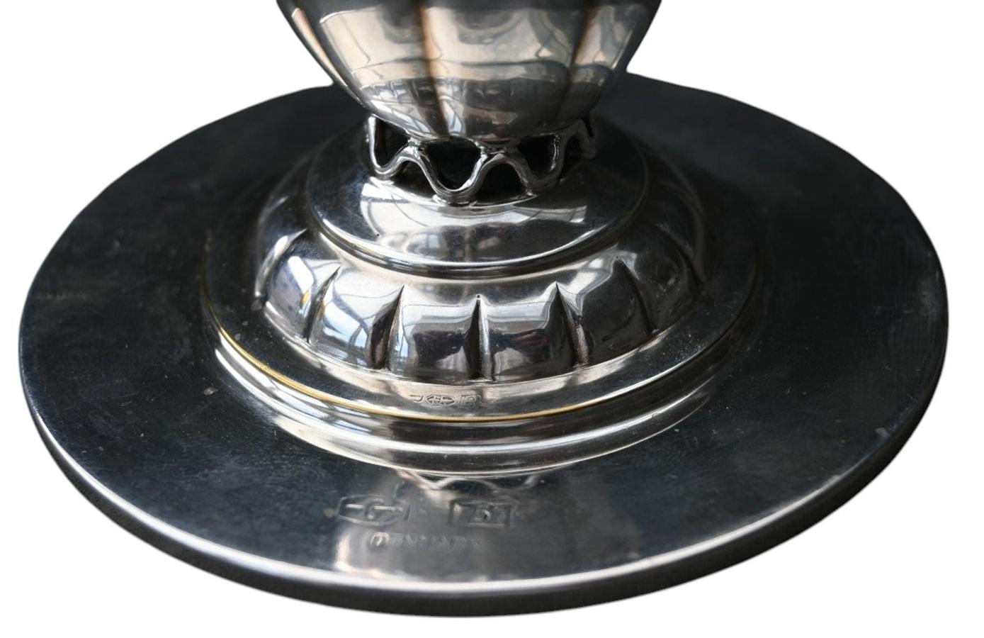 Candeliere in argento massiccio Georg Jensen - Model No. 5 di Johan Rohde (1949) in vendita 2