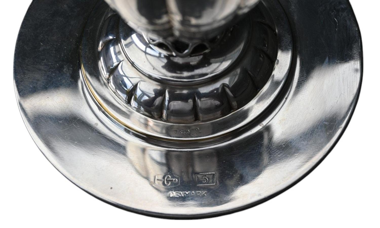 Candeliere in argento massiccio Georg Jensen - Model No. 5 di Johan Rohde (1949) in vendita 1