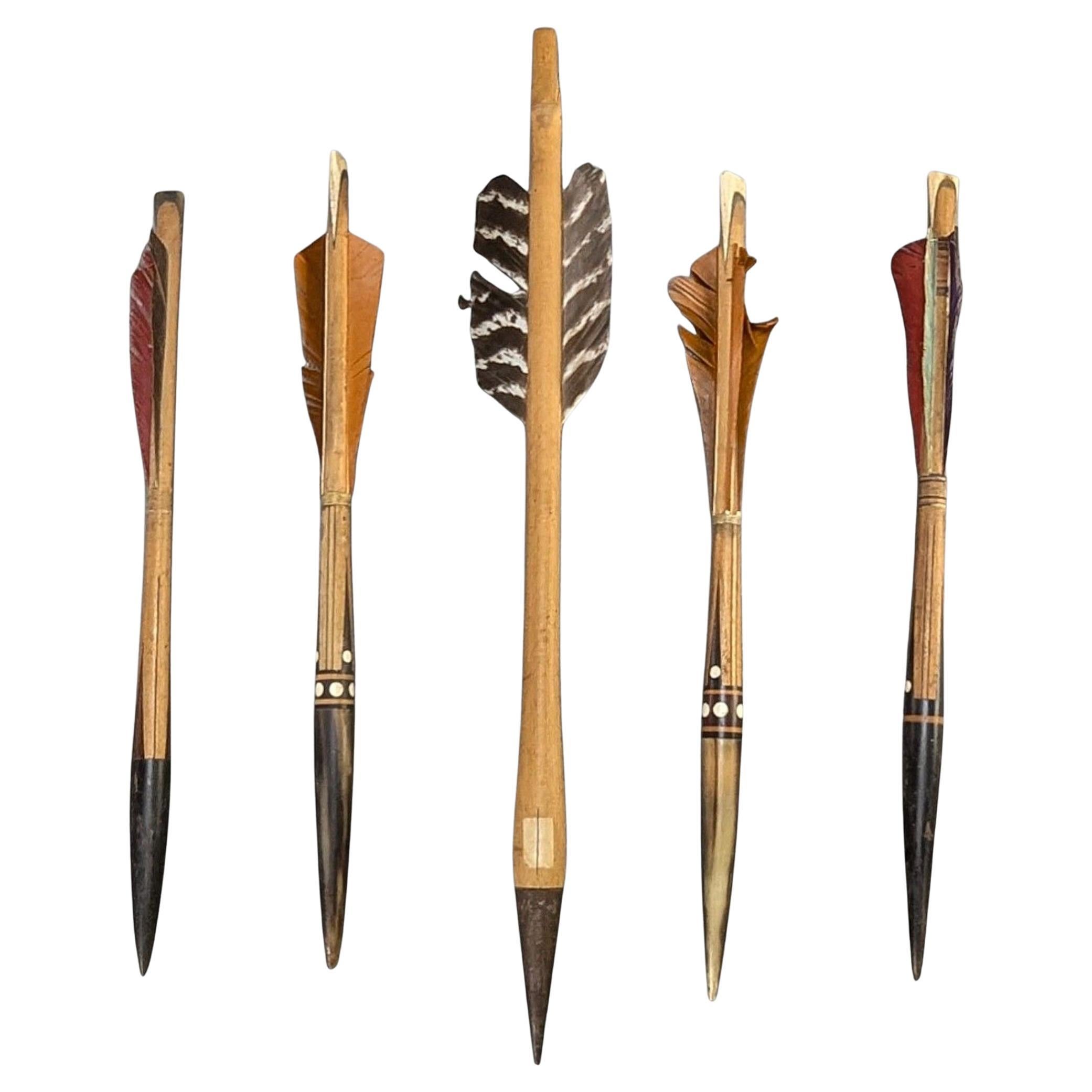 Set di 5 antichi bulloni da balestra europei, XIX secolo