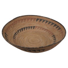 Large Tutsi "Inkoko" presentation basket - Rwanda, first half 20th century