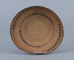Large Tutsi "Inkoko" presentation basket - Rwanda, first half 20th century