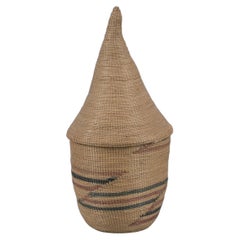 Tutsi "agaseke" covered basket with polychrome decoration - Rwanda - early 1900
