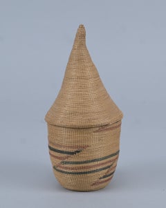 Tutsi "agaseke" covered basket with polychrome decoration - Rwanda - early 1900
