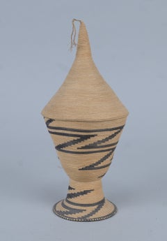 Tutsi agaseke on pedestal in woven plant fibers - Rwanda - first half 20th C.